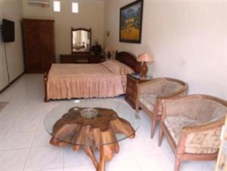 Hotel Safari Jember Bilik gambar